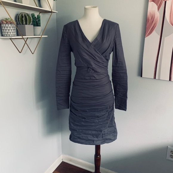 Nicole Miller • Fitted V-Neck Mini Dress • SZ 6 • Retail $440 - Picture 4 of 13